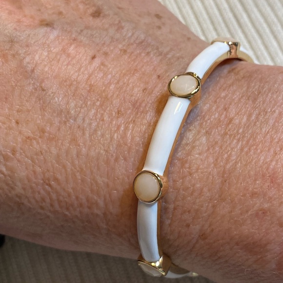 NWT MARSHMALLOW HAND PAINTED WHITE ENAMEL STRETCHY BRACELET WITH NUDE CRYSTAL - Picture 2 of 14